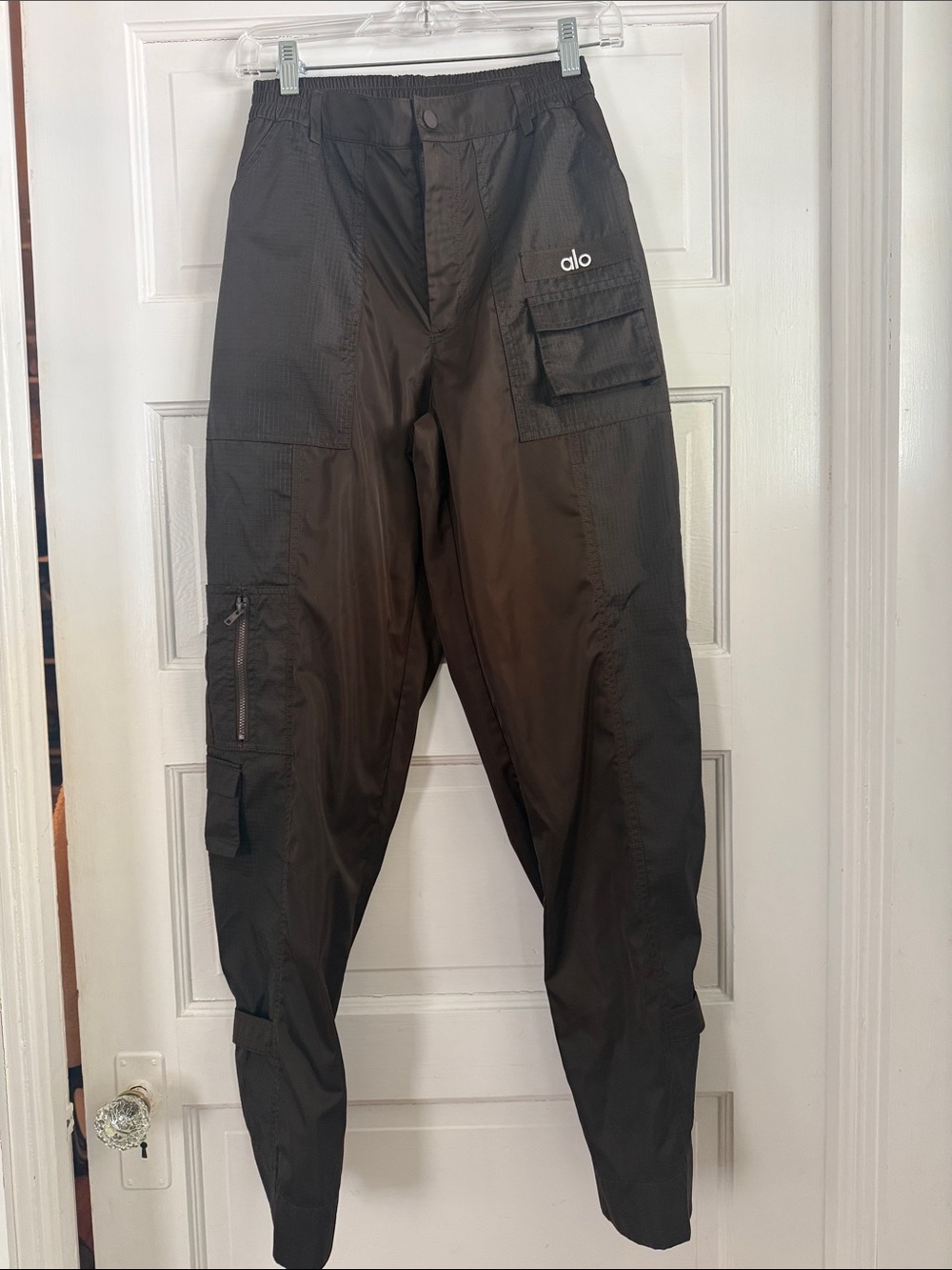 ALO Yoga women’s brown Cargo Pants - Lightweight Utility Trousers